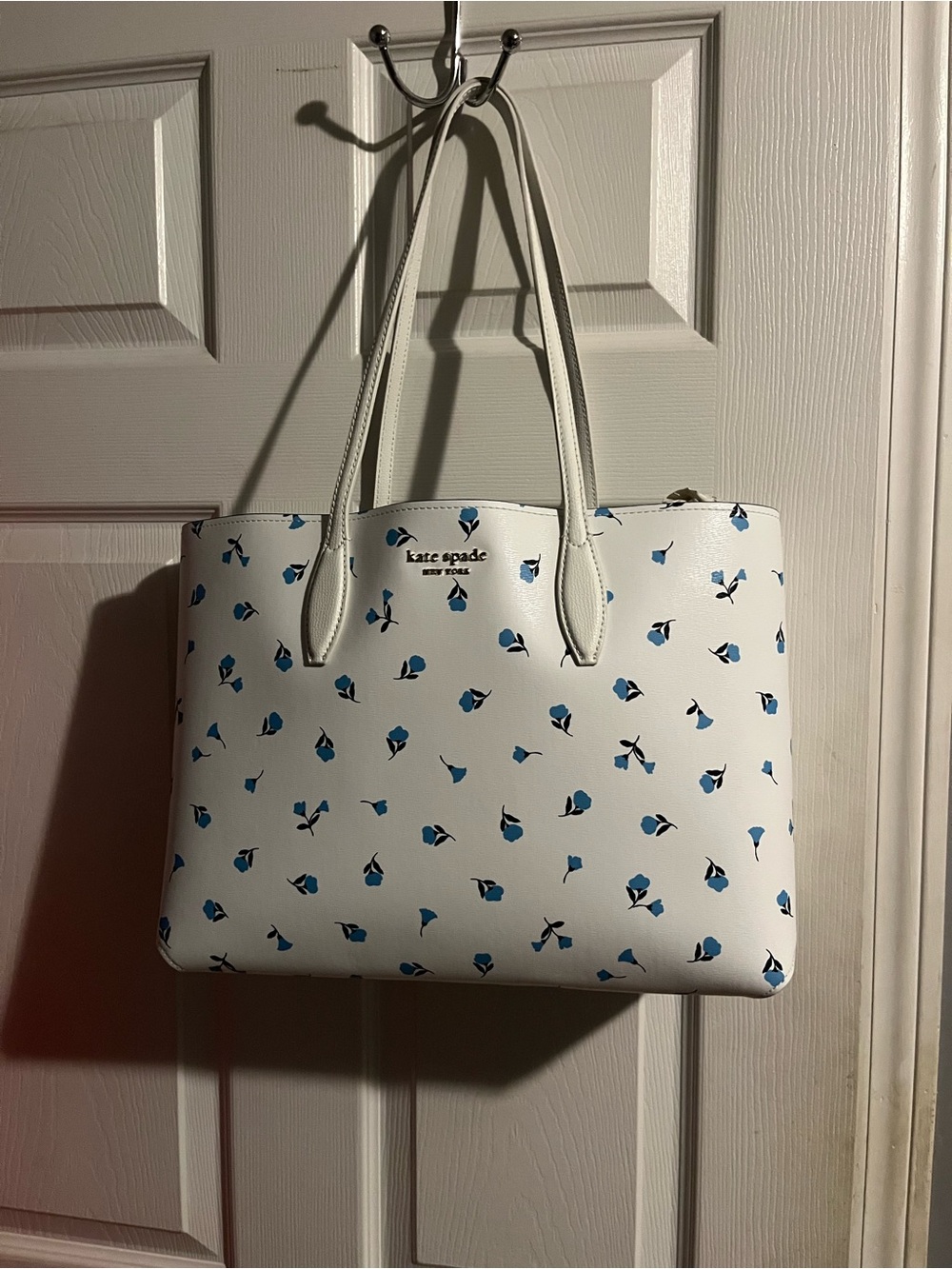 NWT Kate Spade White Leather Tote Bag with Blue Floral Print - Picture 3 of 13